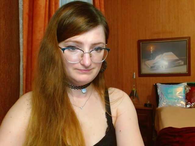 Fényképek tastyAriel Sweet and yet dang naughty ;) #innocentface #sweet #petite #glasses #fetish #natural #domina #teaser #cfmn #joi #cei #cbt #sph