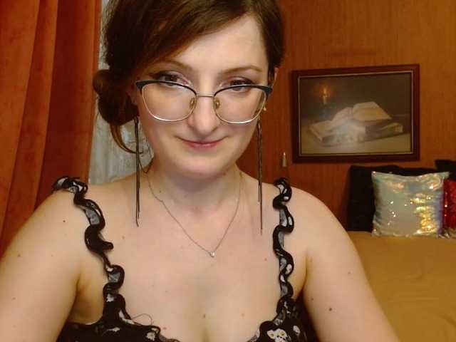 Fényképek tastyAriel Sweet and yet dang naughty ;) #innocentface #sweet #petite #glasses #fetish #natural #domina #teaser #cfmn #joi #cei #cbt #sph