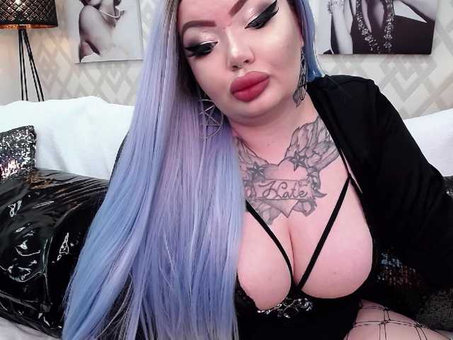 Fényképek SavageQueen Welcome in my rooom! Tattooed busty fuck doll with perfect deepthroat skills and more and more. Wanna play? Tip your Queen! Kisses :)
