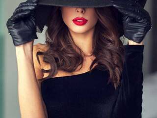 Erotikus videocsevegés TattyAnal