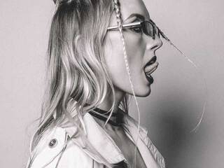 Erotikus videocsevegés technobabe