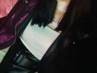 Erotikus videocsevegés ThelmaHettie