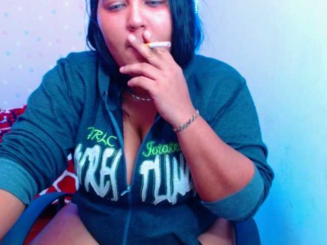 Fényképek Themistress #findom #smoke #mistress #bigboobs #sph #lovense