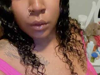 Erotikus videocsevegés Thicaliciouss