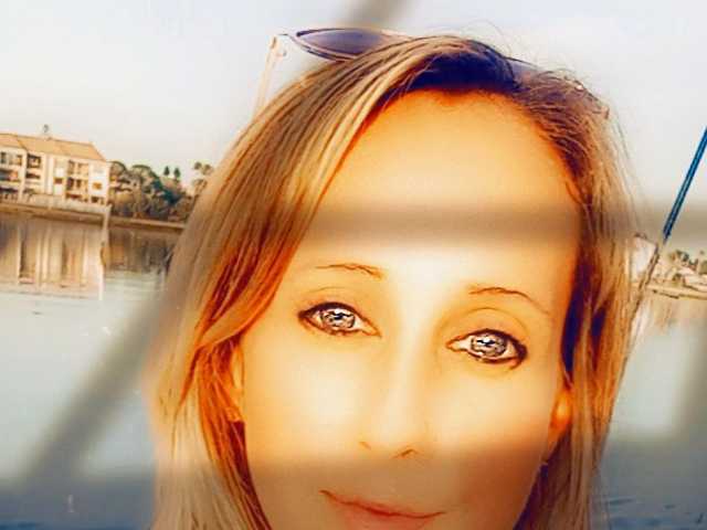 A profil fényképe ThongsNBongs