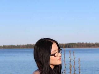 Erotikus videocsevegés ThuyHornick