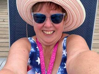 Erotikus videocsevegés TightKitty55