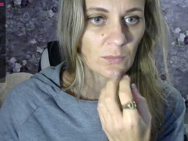 Fényképek Tiiffany I am grateful !! if you want fantasy, throw tokens, add to your friends and write in the LC, welcom, camera 25 current, sisi 150, priest 80, you want to see happy 444 .. group and full private ... change clothes 20 current. like 5 curren 200 erotic dance