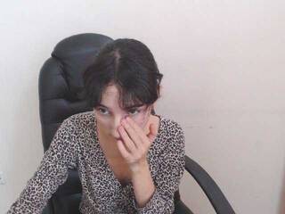 Erotikus videocsevegés Timina