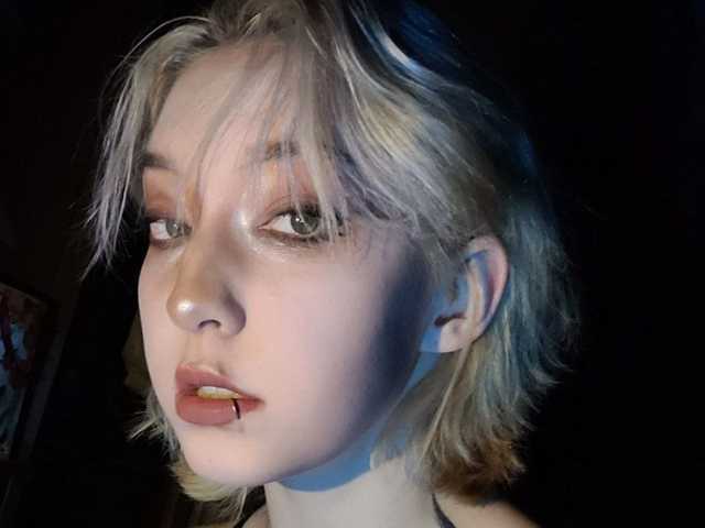 A profil fényképe tinymia