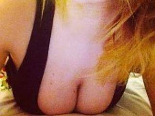 Erotikus videocsevegés titsbaaby