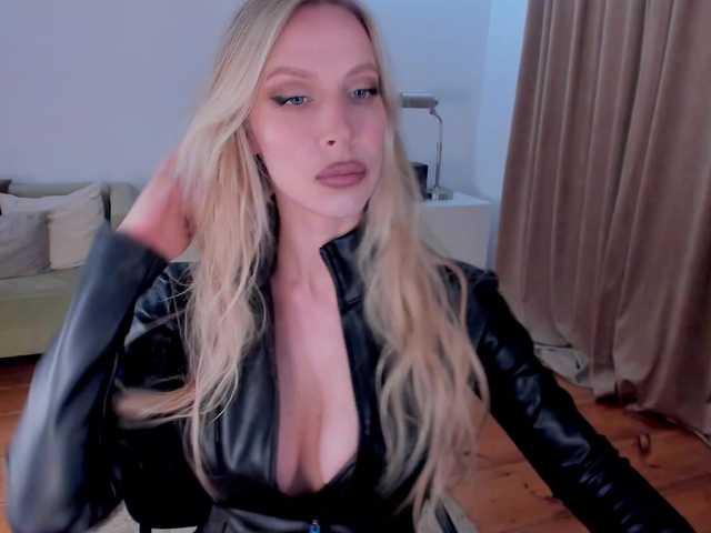 Sugárzási képernyőképek ToxicBlonde