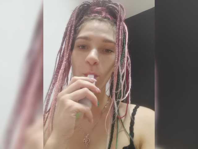 Sugárzási képernyőképek TreshGirls