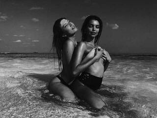 Erotikus videocsevegés twogirls3