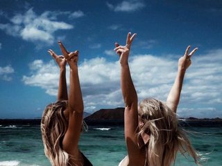 Erotikus videocsevegés twosexyandhotgirls