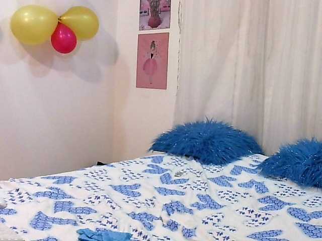 Fényképek valeriiaa-hot hi guys welcome to my room play with me #anal #squirt #lovense #pantyhose #teen #bigboobs