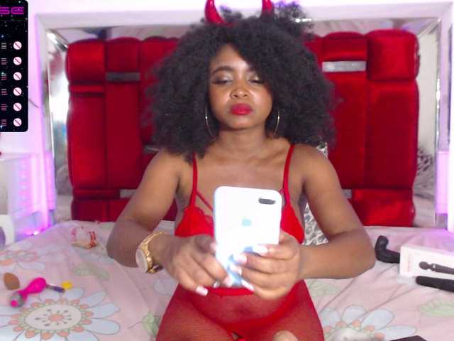 Fényképek valerysexy4 Hey guys, hot day I want you to make me wet for you !! ♥♥ PVT // ON @goal full squirt #ebony #latina # 18 #slim #bigboob #lovens