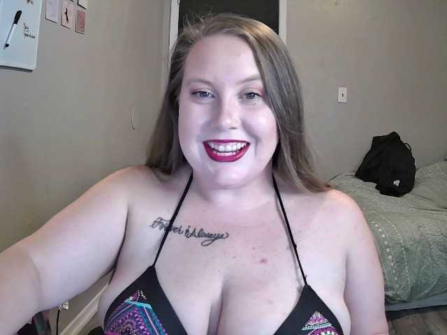 Fényképek VanessaSwayxoxo your favorite bbw reporting for duty! I can't wait to drain your balls. Help me get to my goal of 60,000 tokens by the 1st! Insta - vanessa_swayxoxo