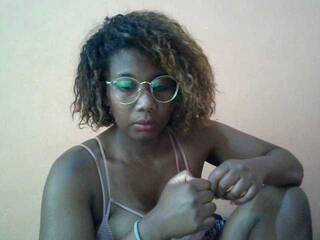 Erotikus videocsevegés Chachachocolate