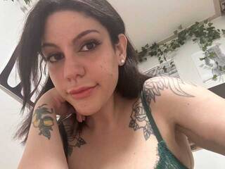 Erotikus videocsevegés Velvet-Berry99