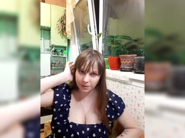 Fényképek veronika-32 Hi guys !!! let's get 2222 tokens and I'll stay in one skirt !!!