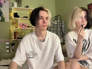 Erotikus videocsevegés VeryRareTwins