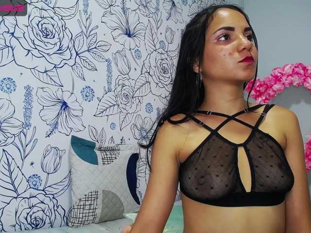 Fényképek vicky-horny hello guys i am vicky Today I have a banana to play with my vagina when you reach the finish line #latina #bigpussylips #young #anal #pussy