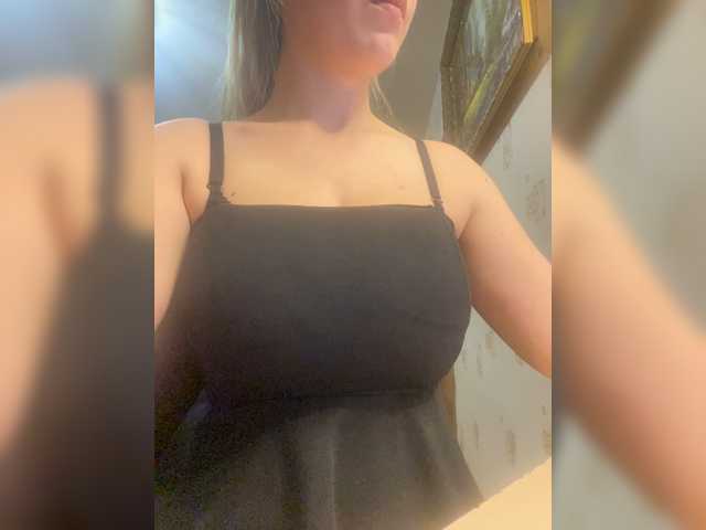 Fényképek Vikki_tori_aa Subscribe and put love. Lovense is powered by 2 tokens. 12tk-20 sec Ultra high...domi from 30 token. I go private and group.