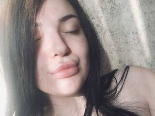 Erotikus videocsevegés VikkiMommy