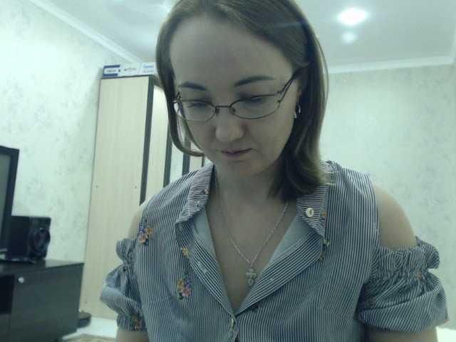 Fényképek viktoriyax I watch your camera for 21 tokens, listen to music for 10 tokens, and also go to ***ping, groups and private. Tips are welcome. Also put the Love of visitors!