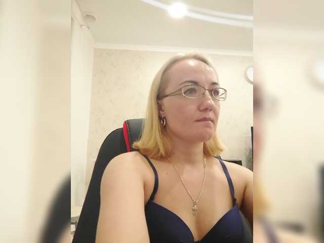 Fényképek viktoriyax I watch your camera for 21 tokens, listen to music for 10 tokens, and also go to ***ping, groups and private. Tips are welcome. Also put the Love of visitors!