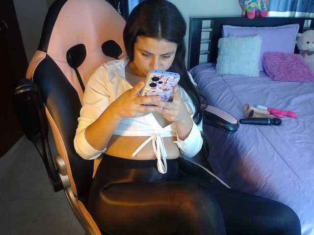 Fényképek Violetacampbe #plug anal 88 #​lovense #​squirt 400 #​latina #​young #​new #​ass #​pantyhose