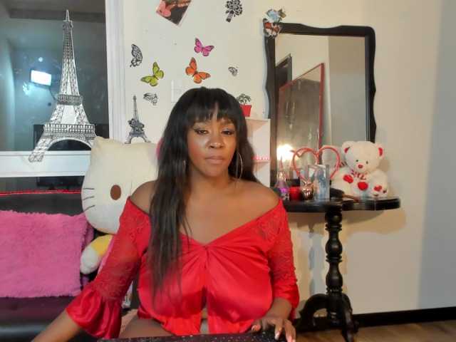 Fényképek VIOLETAJONES I love talking to intelligent people with good tastes I also consider myself cute and naughty I would like to meet people