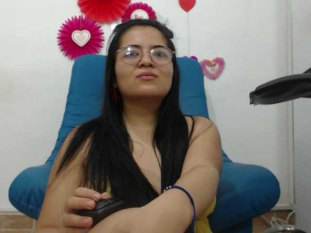 Fényképek Violetaloving hello lovers im violeta fun girl with big ass make me wet and show naked --LUSH ON --MAKE ME MOAN buy controle me toy and make me cum*i love roleplay and play oil* i do anal squrit and play pussy*I HAVE BIG CURVES AND CUTEFEET