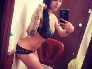 Erotikus videocsevegés Vioolet