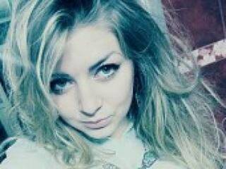 Erotikus videocsevegés virgingirl1