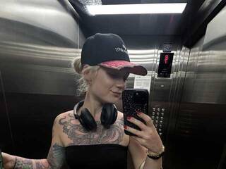 Erotikus videocsevegés VivianRocks