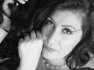 Erotikus videocsevegés VogueNoir