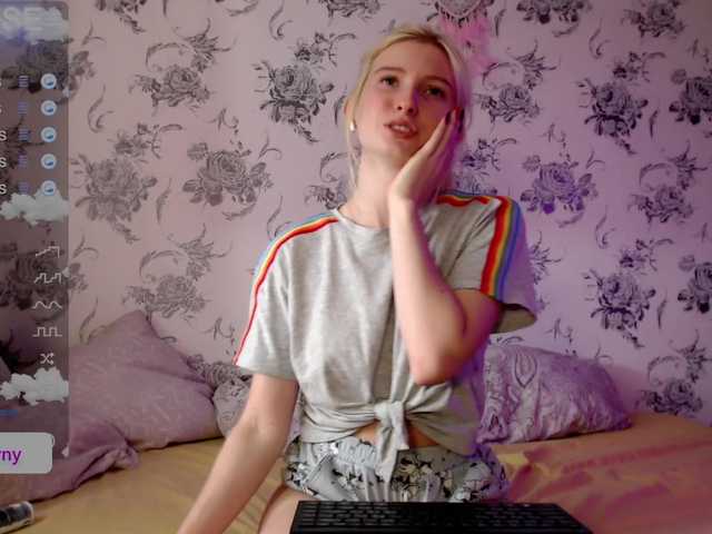 Fényképek whiteprincess 1 token = 1 splash on my white T-shirt (find out what's under it dear) #teen #new #young #chat #blueeyes