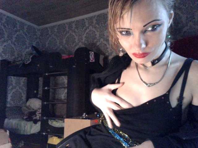 Fényképek WildMissNiks Hello my adorable. I am ready to burn passionately in a private show. Waiting for you and invite you.