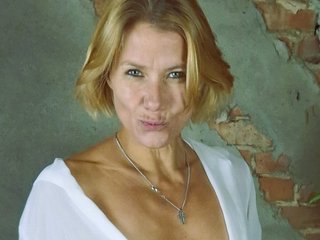 Erotikus videocsevegés xcyola