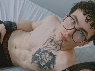 Erotikus videocsevegés XHotDesire-fx