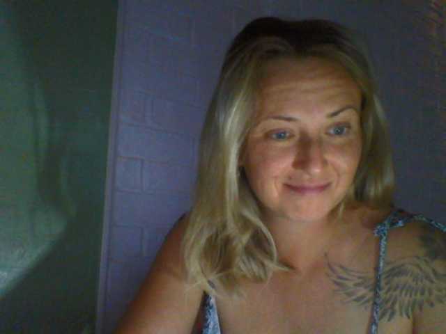 Fényképek XswetaX I look at your cam for 30 tokens. chest-40 tokens
