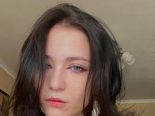 Erotikus videocsevegés YajairaWeare