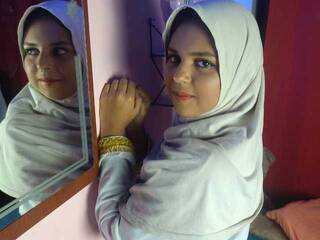 Erotikus videocsevegés YaminaIssawi