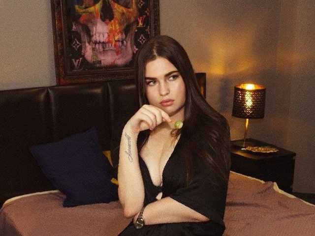 A profil fényképe Yana-Hammer