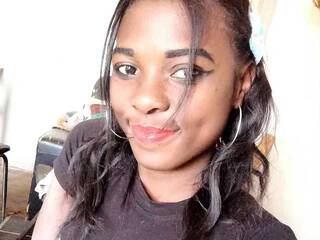 Erotikus videocsevegés Yannapretty