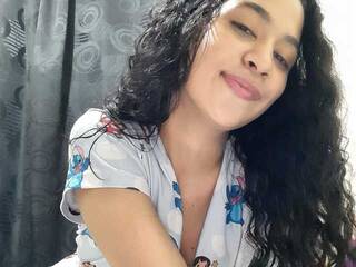 Erotikus videocsevegés YessiAlbani