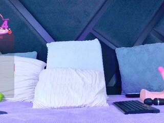 Erotikus videocsevegés YesyHills