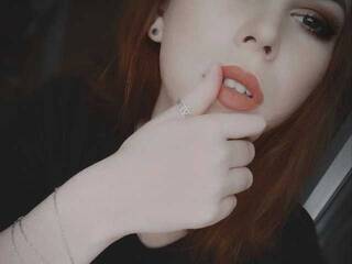 Erotikus videocsevegés YourCandya